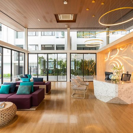 Liv Hotel Phuket Patong Beachfront Bagian luar foto