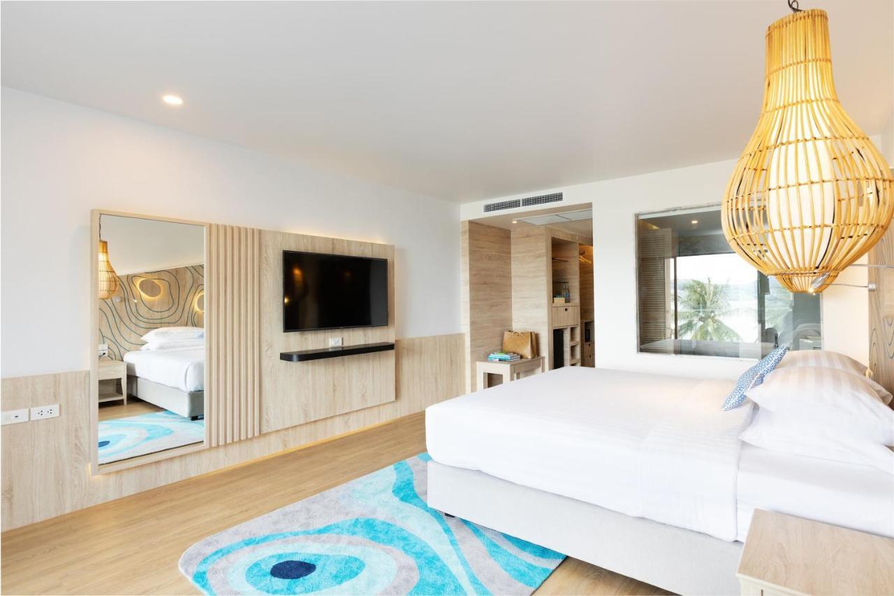 Liv Hotel Phuket Patong Beachfront Bagian luar foto
