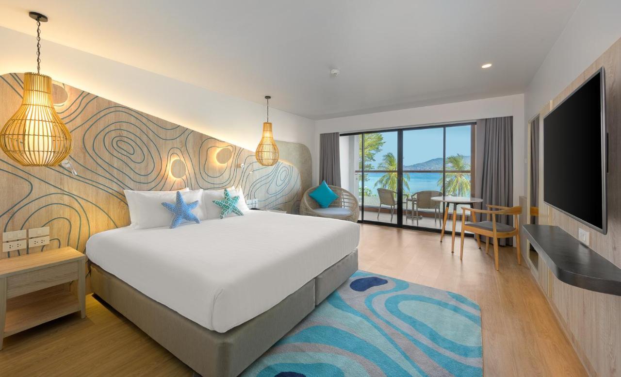 Liv Hotel Phuket Patong Beachfront Bagian luar foto