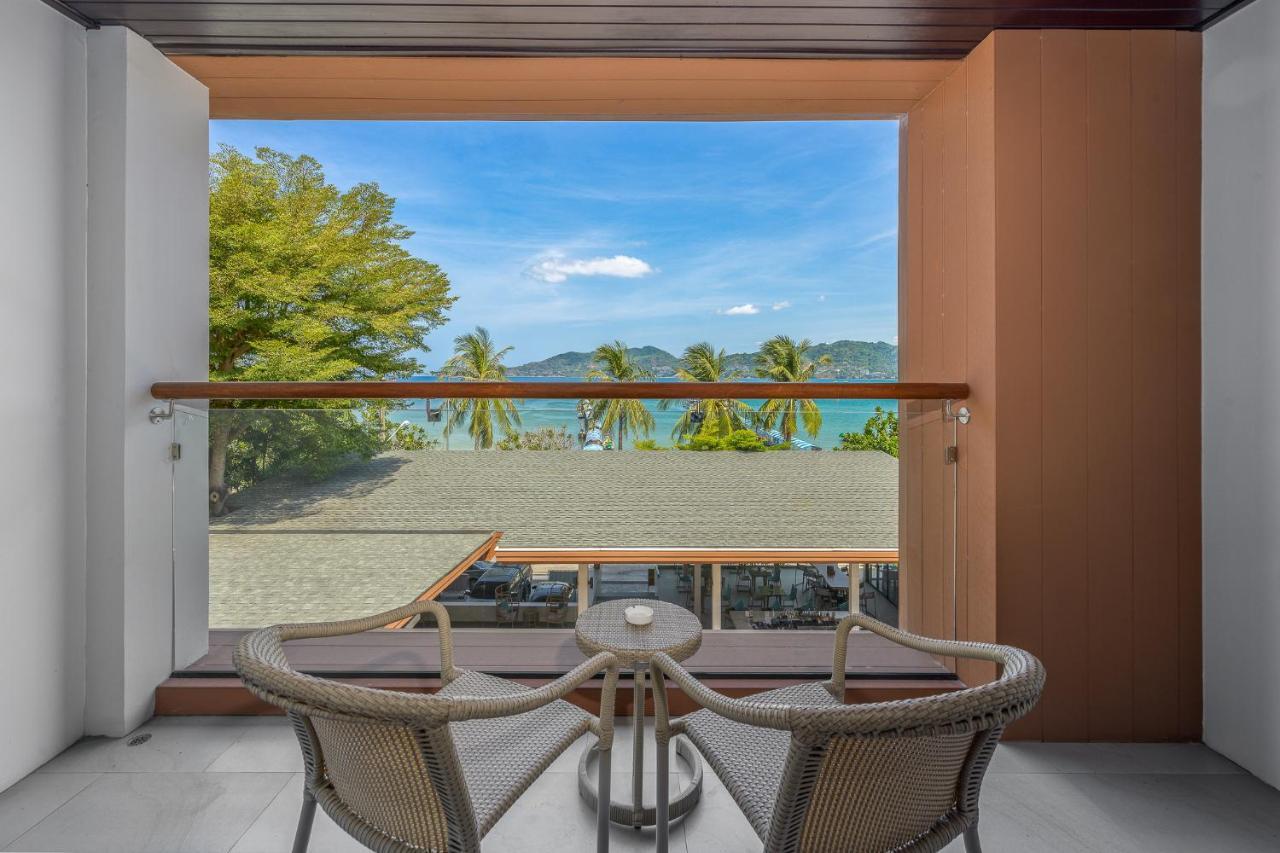Liv Hotel Phuket Patong Beachfront Bagian luar foto