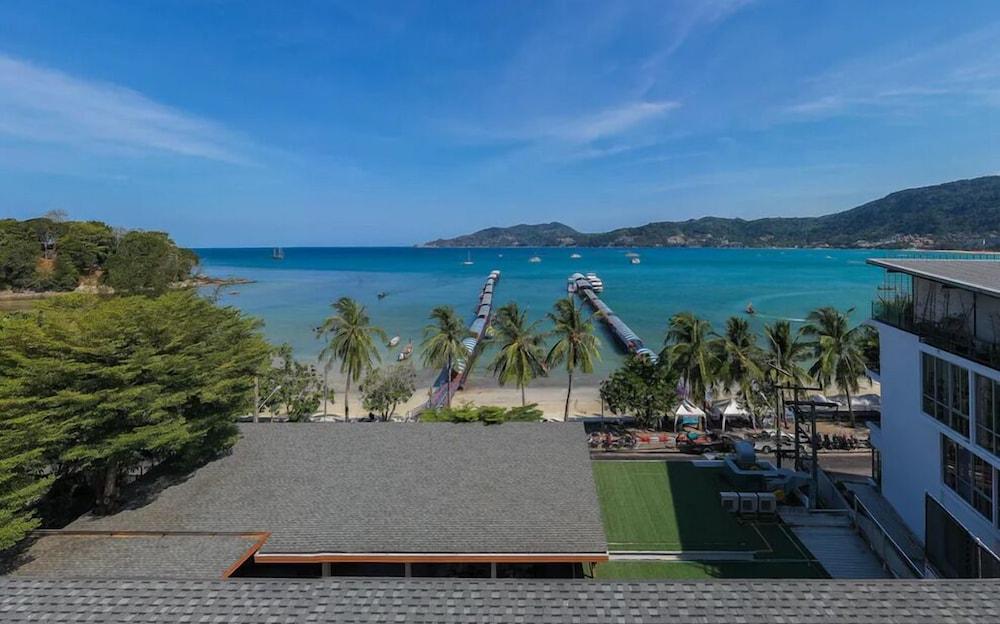 Liv Hotel Phuket Patong Beachfront Bagian luar foto