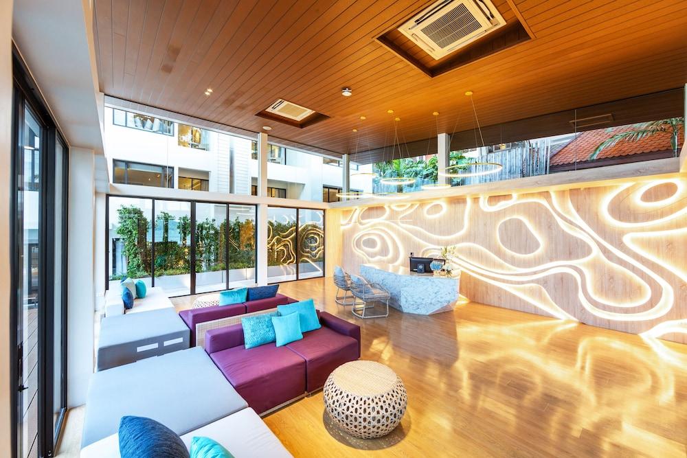 Liv Hotel Phuket Patong Beachfront Bagian luar foto