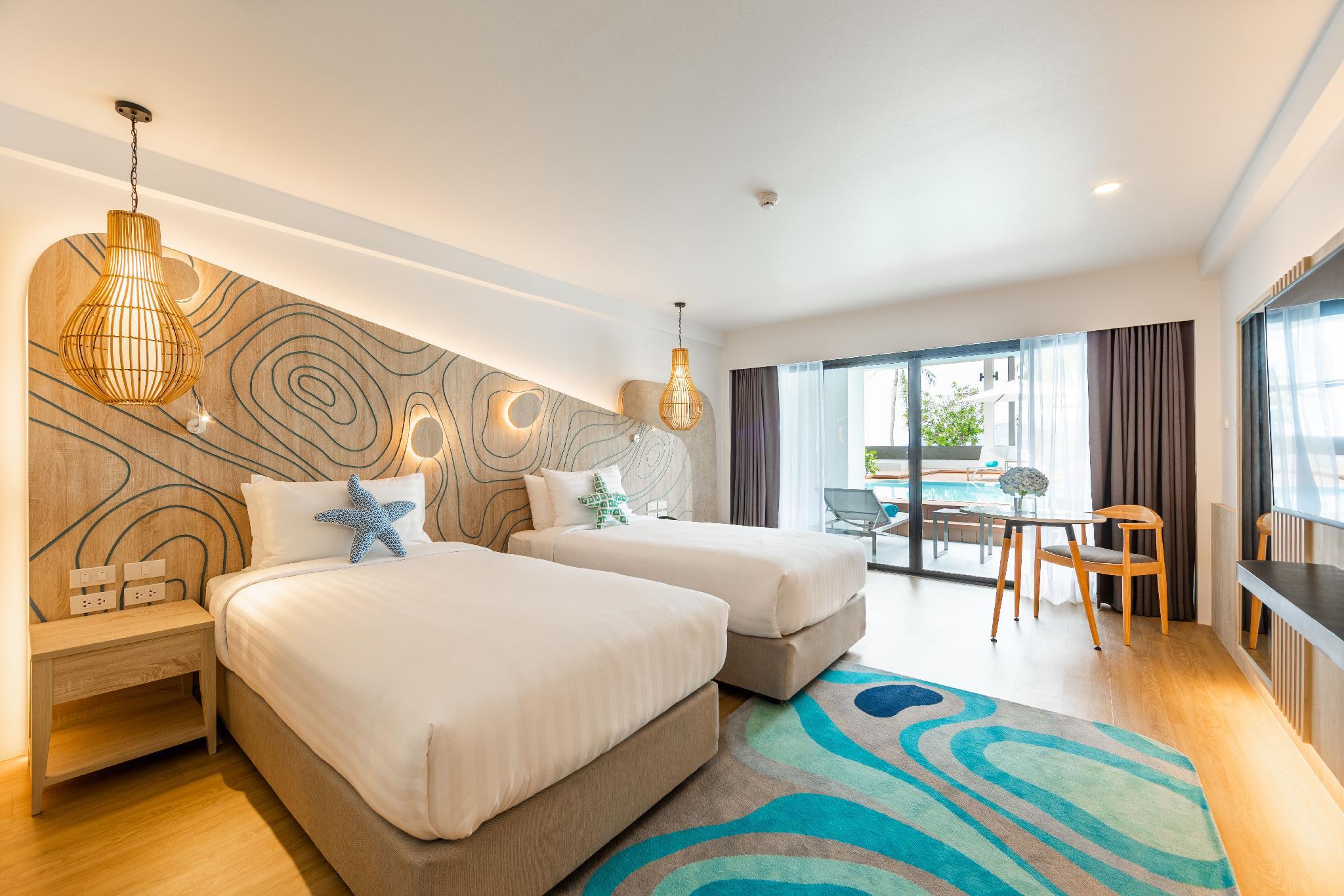 Liv Hotel Phuket Patong Beachfront Bagian luar foto