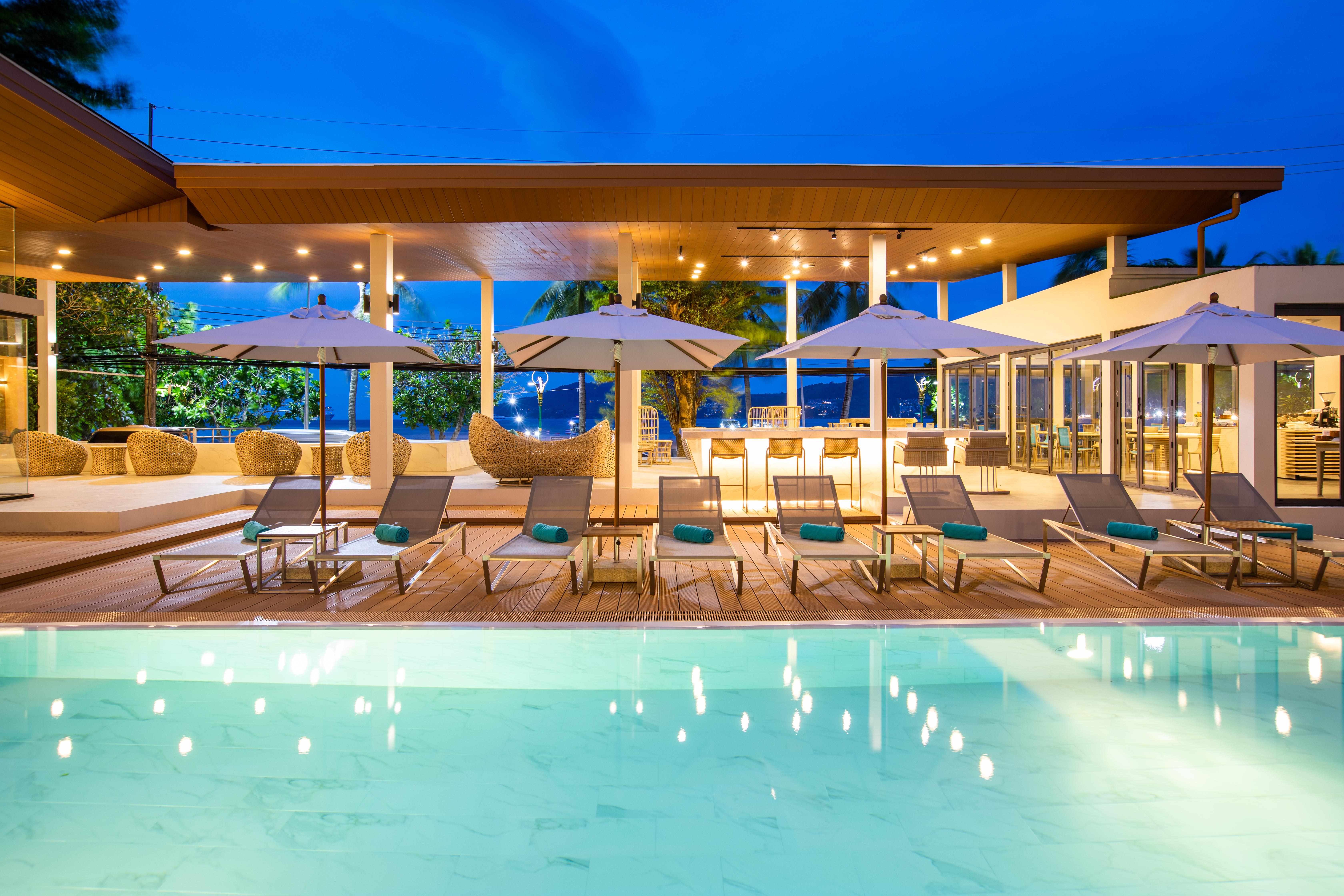 Liv Hotel Phuket Patong Beachfront Bagian luar foto