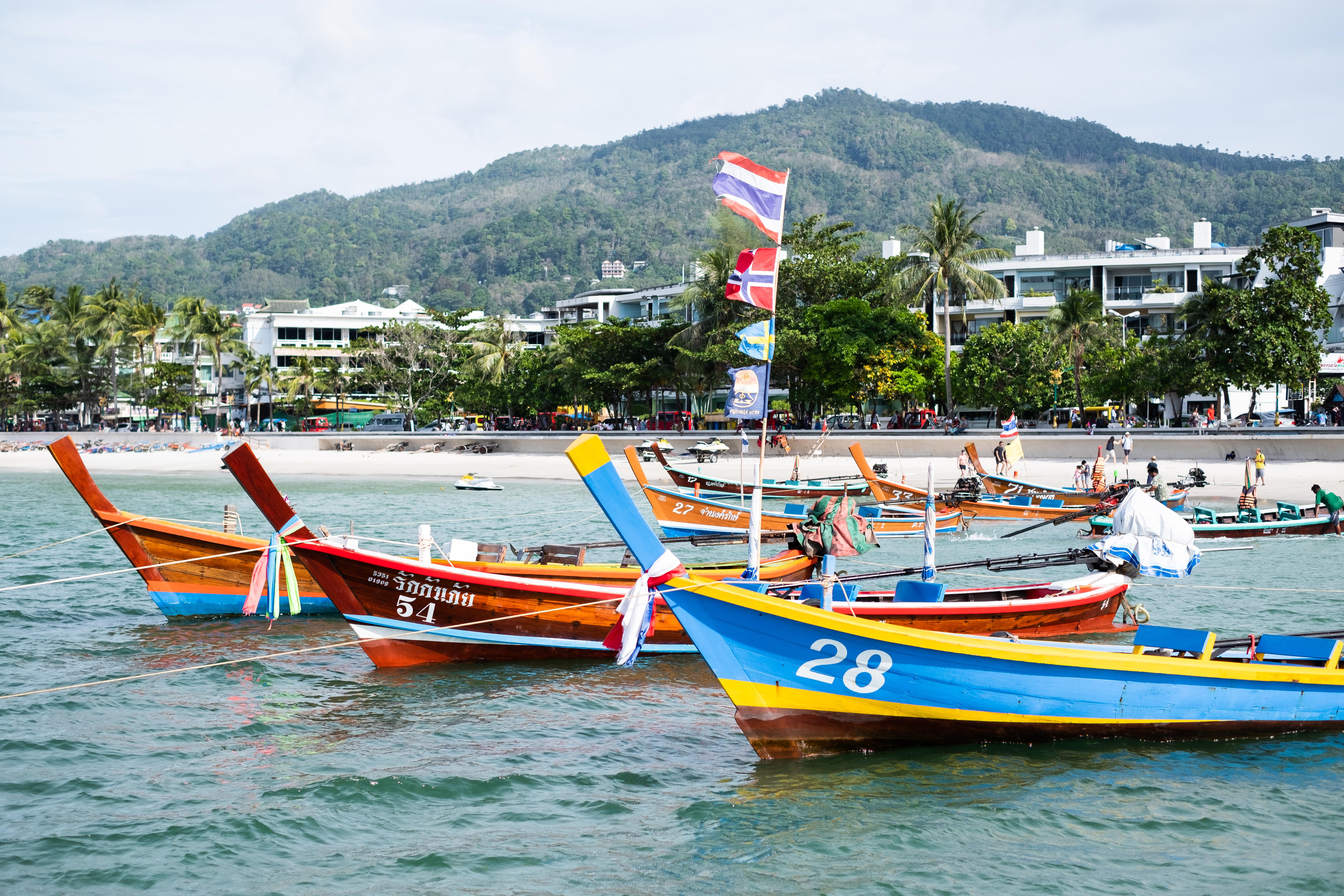 Liv Hotel Phuket Patong Beachfront Bagian luar foto