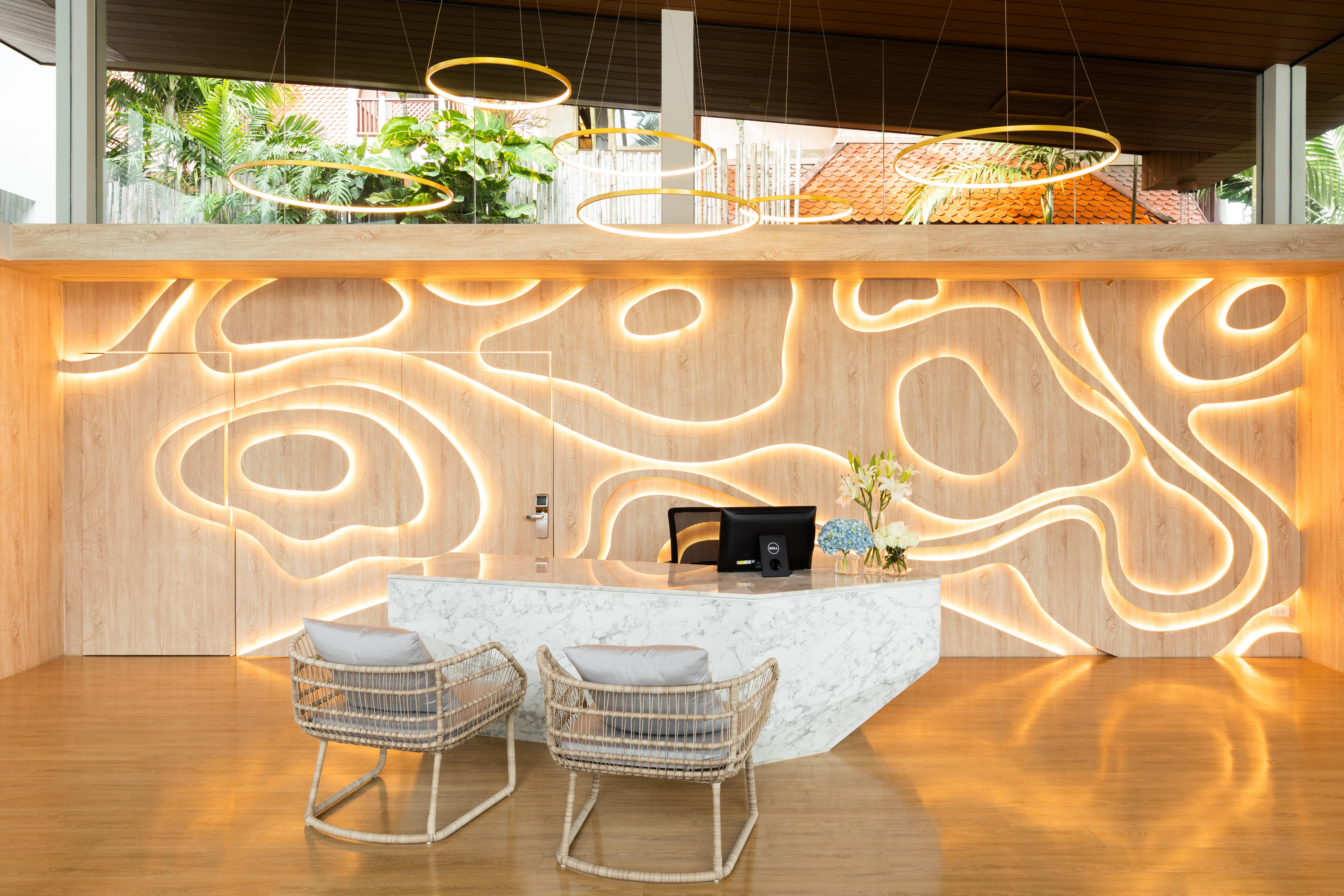 Liv Hotel Phuket Patong Beachfront Bagian luar foto