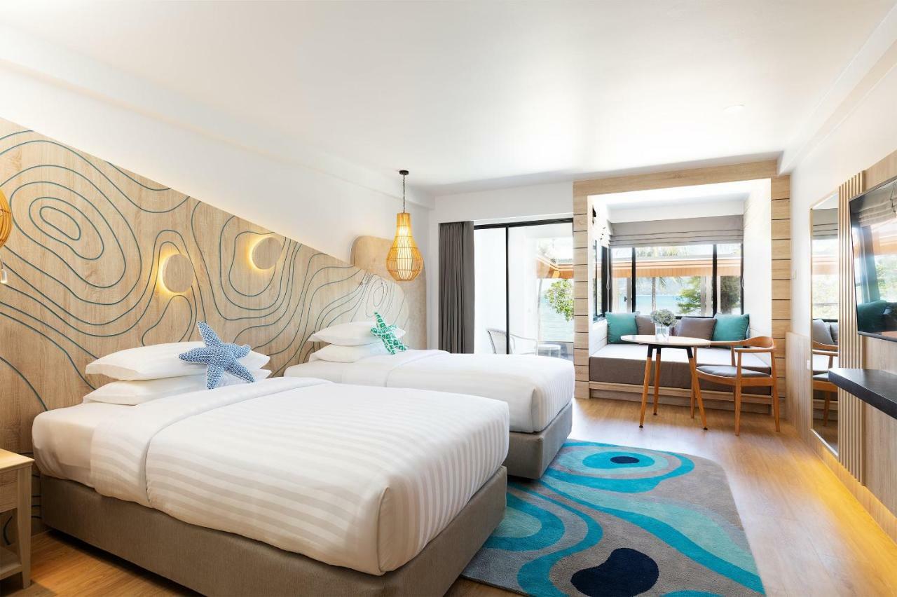 Liv Hotel Phuket Patong Beachfront Bagian luar foto