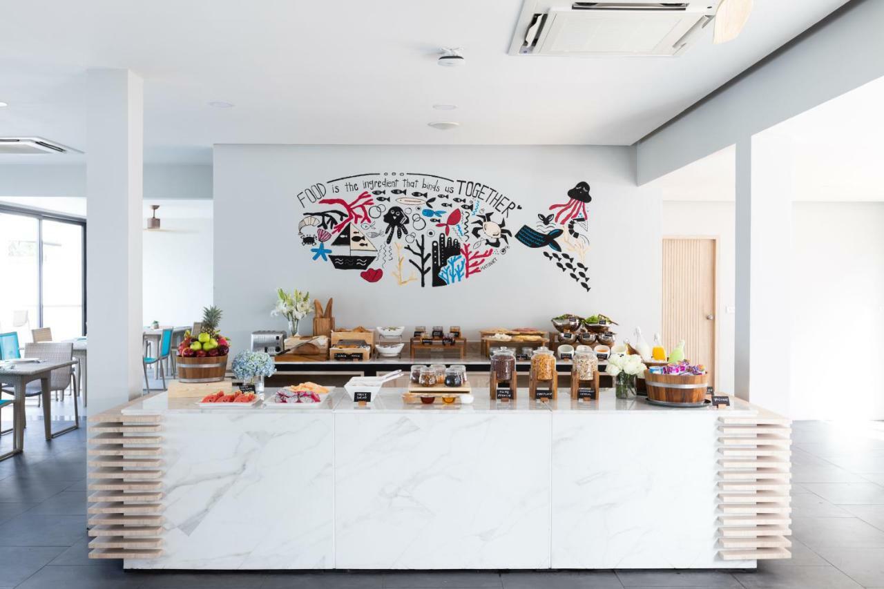 Liv Hotel Phuket Patong Beachfront Bagian luar foto
