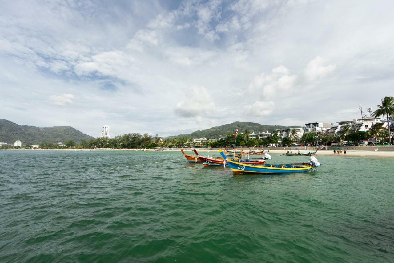 Liv Hotel Phuket Patong Beachfront Bagian luar foto