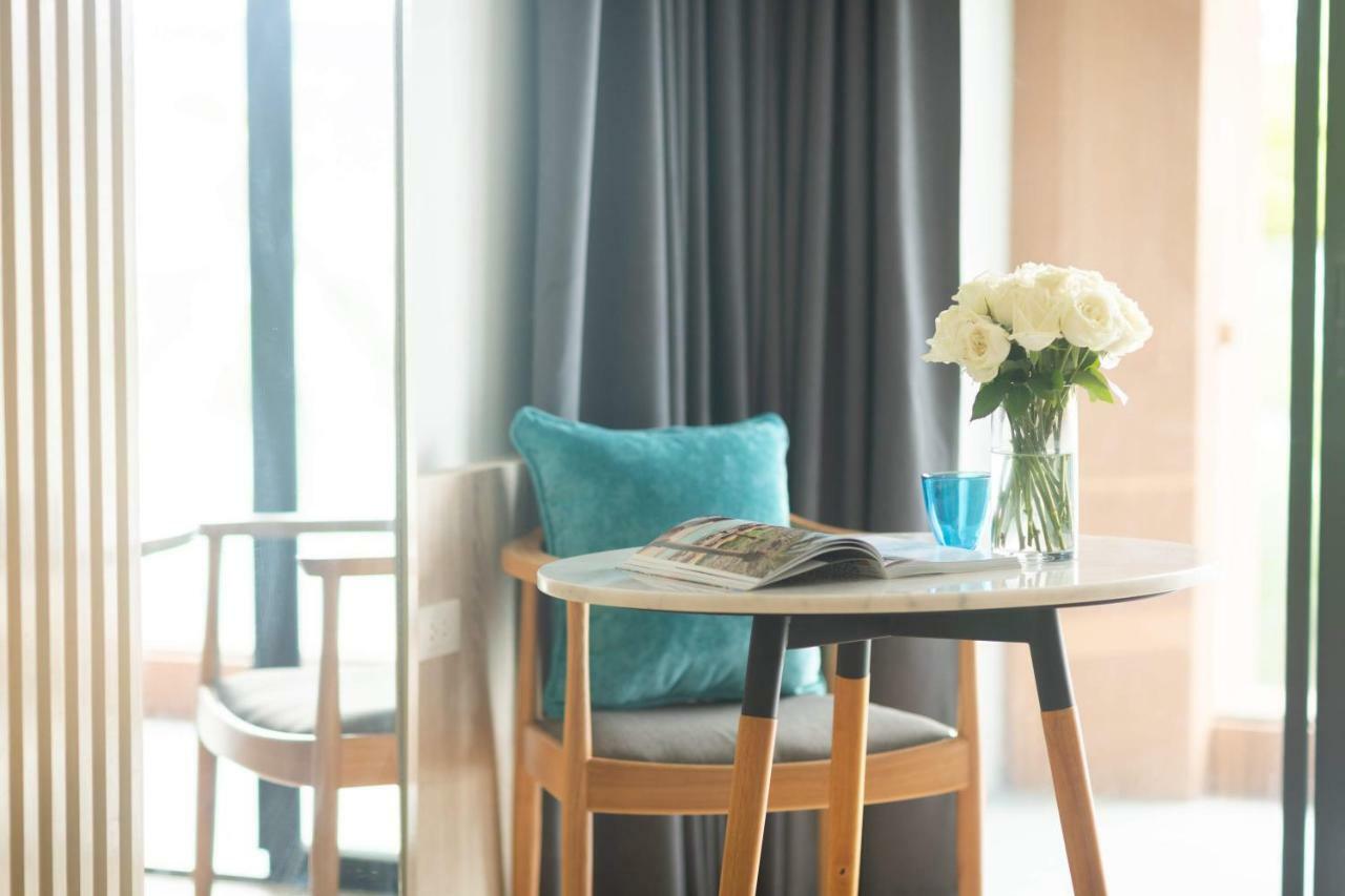 Liv Hotel Phuket Patong Beachfront Bagian luar foto