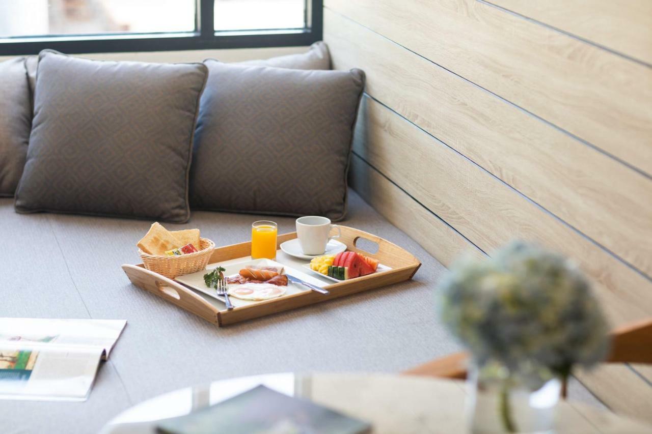 Liv Hotel Phuket Patong Beachfront Bagian luar foto