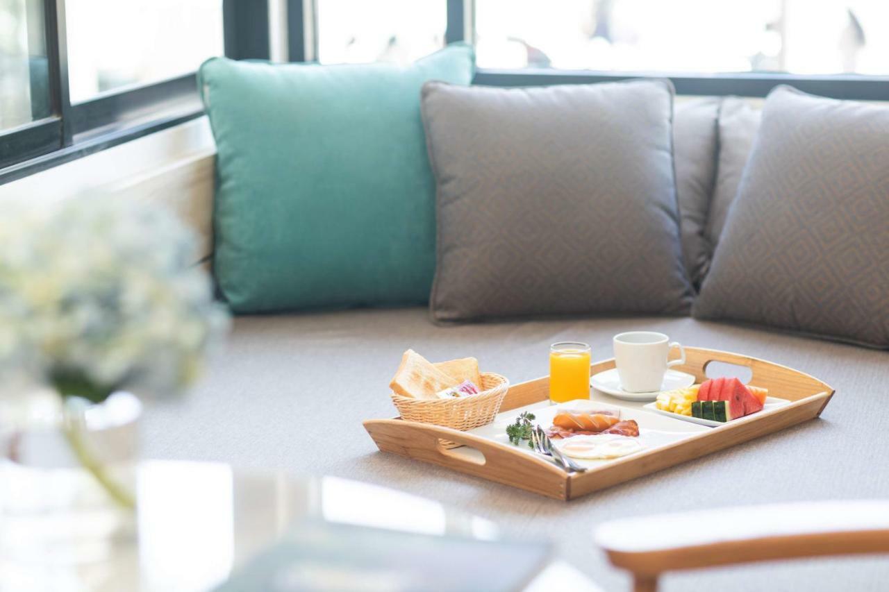 Liv Hotel Phuket Patong Beachfront Bagian luar foto