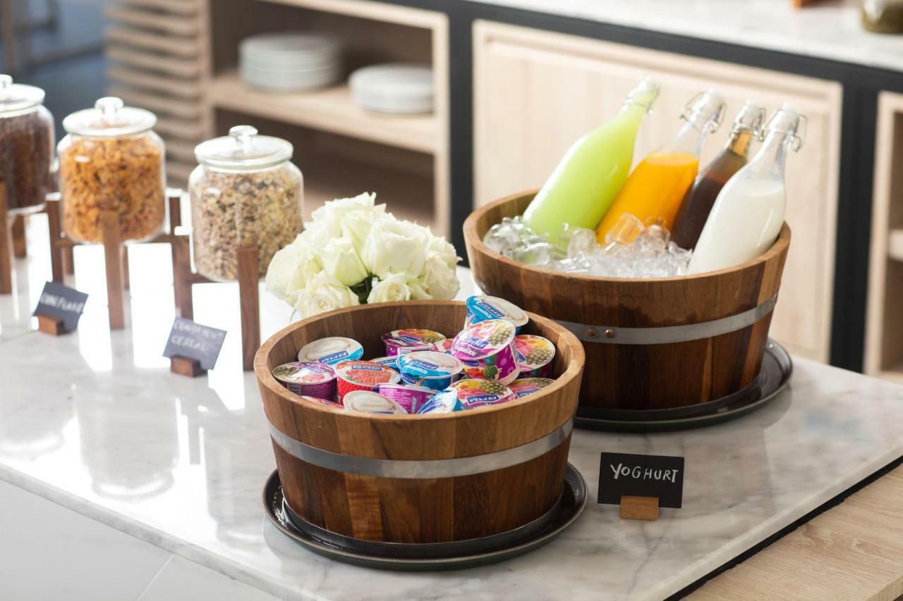 Liv Hotel Phuket Patong Beachfront Bagian luar foto