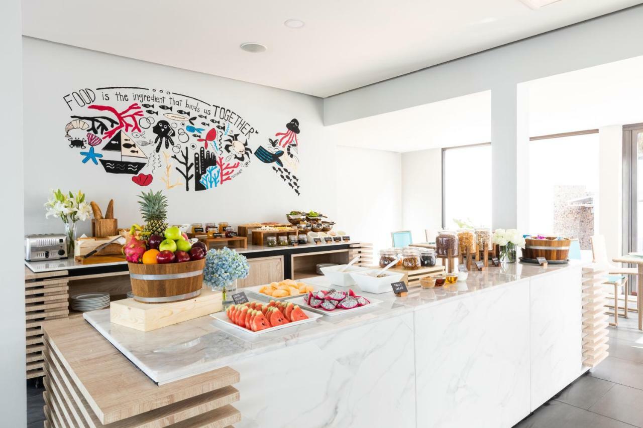 Liv Hotel Phuket Patong Beachfront Bagian luar foto